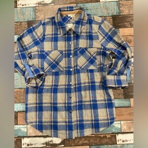 Mystree flannel shacket size large blue and beige with pockets NWT